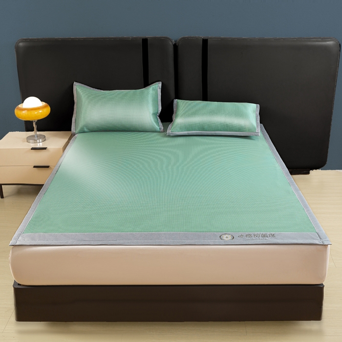 91家纺网 家纺一手货源 找家纺 乐窝家纺仓储 2026新款A类抗菌碳光冰丝席冰藤席床笠款加厚三明治复合凉席三件套学生宿舍两件套 水绿-床席款