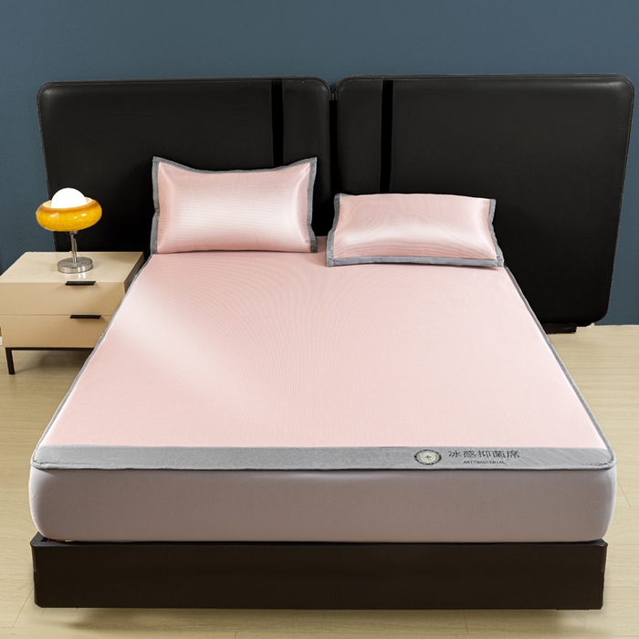 91家纺网 家纺一手货源 找家纺 乐窝家纺仓储 2026新款A类抗菌碳光冰丝席冰藤席床笠款加厚三明治复合凉席三件套学生宿舍两件套 浅粉-床笠款