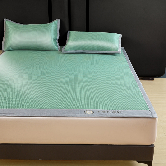 91家纺网 家纺一手货源 找家纺 乐窝家纺仓储 2026新款A类抗菌碳光冰丝席冰藤席床笠款加厚三明治复合凉席三件套学生宿舍两件套 水绿-床席款