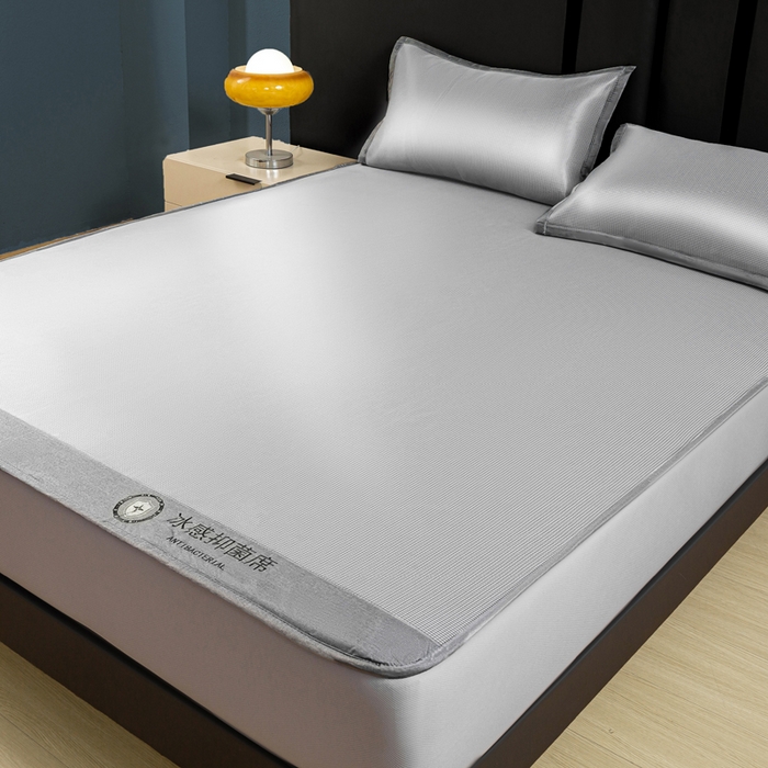 91家纺网 家纺一手货源 找家纺 乐窝家纺仓储 2026新款A类抗菌碳光冰丝席冰藤席床笠款加厚三明治复合凉席三件套学生宿舍两件套 银灰-床笠款