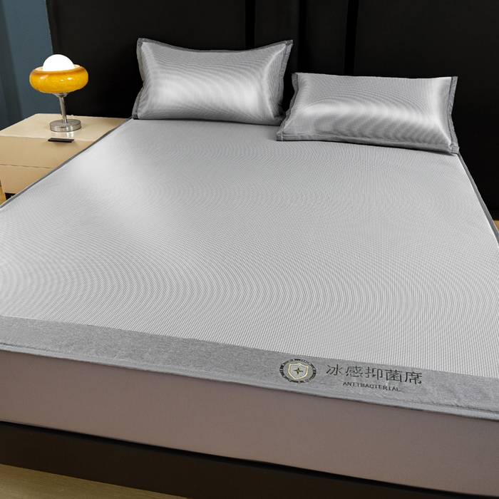 91家纺网 家纺一手货源 找家纺 乐窝家纺仓储 2026新款A类抗菌碳光冰丝席冰藤席床笠款加厚三明治复合凉席三件套学生宿舍两件套 银灰-床笠款