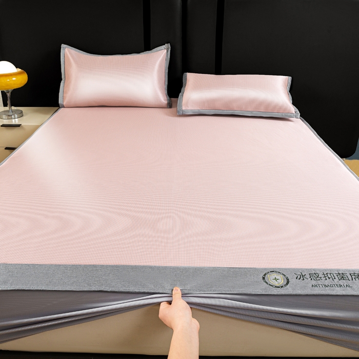 91家纺网 家纺一手货源 找家纺 乐窝家纺仓储 2026新款A类抗菌碳光冰丝席冰藤席床笠款加厚三明治复合凉席三件套学生宿舍两件套 浅粉-床笠款