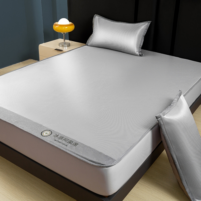 91家纺网 家纺一手货源 找家纺 乐窝家纺仓储 2026新款A类抗菌碳光冰丝席冰藤席床笠款加厚三明治复合凉席三件套学生宿舍两件套 银灰-床笠款