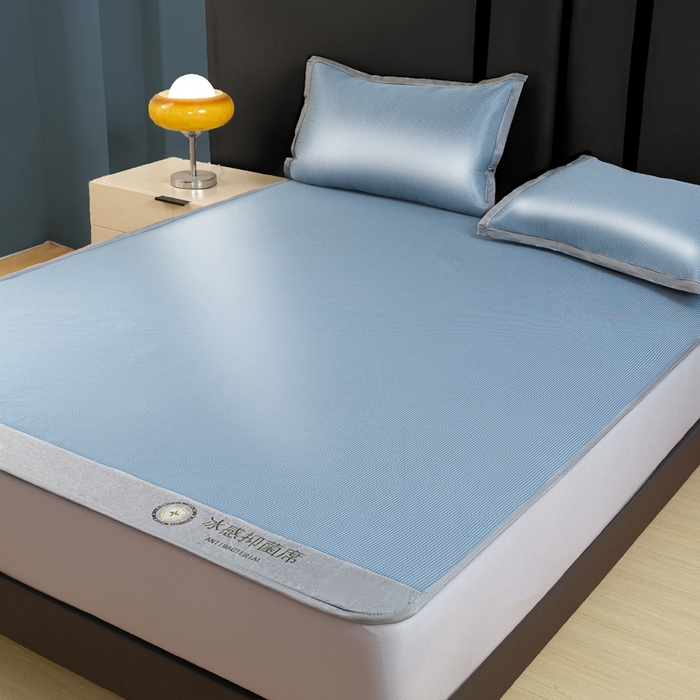 91家纺网 家纺一手货源 找家纺 乐窝家纺仓储 2026新款A类抗菌碳光冰丝席冰藤席床笠款加厚三明治复合凉席三件套学生宿舍两件套 天蓝-床笠款