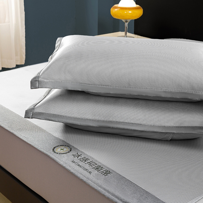 91家纺网 家纺一手货源 找家纺 乐窝家纺仓储 2026新款A类抗菌碳光冰丝席冰藤席床笠款加厚三明治复合凉席三件套学生宿舍两件套 银灰-床笠款