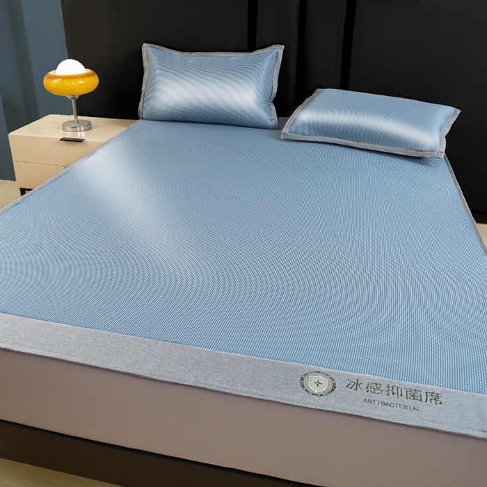 91家纺网 家纺一手货源 找家纺 乐窝家纺仓储 2026新款A类抗菌碳光冰丝席冰藤席床笠款加厚三明治复合凉席三件套学生宿舍两件套 天蓝-床笠款