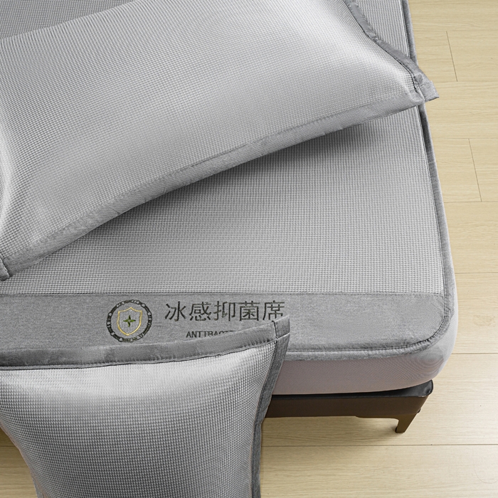 91家纺网 家纺一手货源 找家纺 乐窝家纺仓储 2026新款A类抗菌碳光冰丝席冰藤席床笠款加厚三明治复合凉席三件套学生宿舍两件套 银灰-床笠款