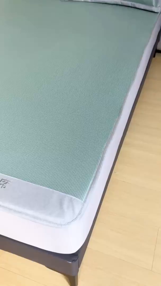 91家纺网 家纺一手货源 找家纺 乐窝家纺仓储 2026新款A类抗菌碳光冰丝席冰藤席床笠款加厚三明治复合凉席三件套学生宿舍两件套 水绿-床笠款