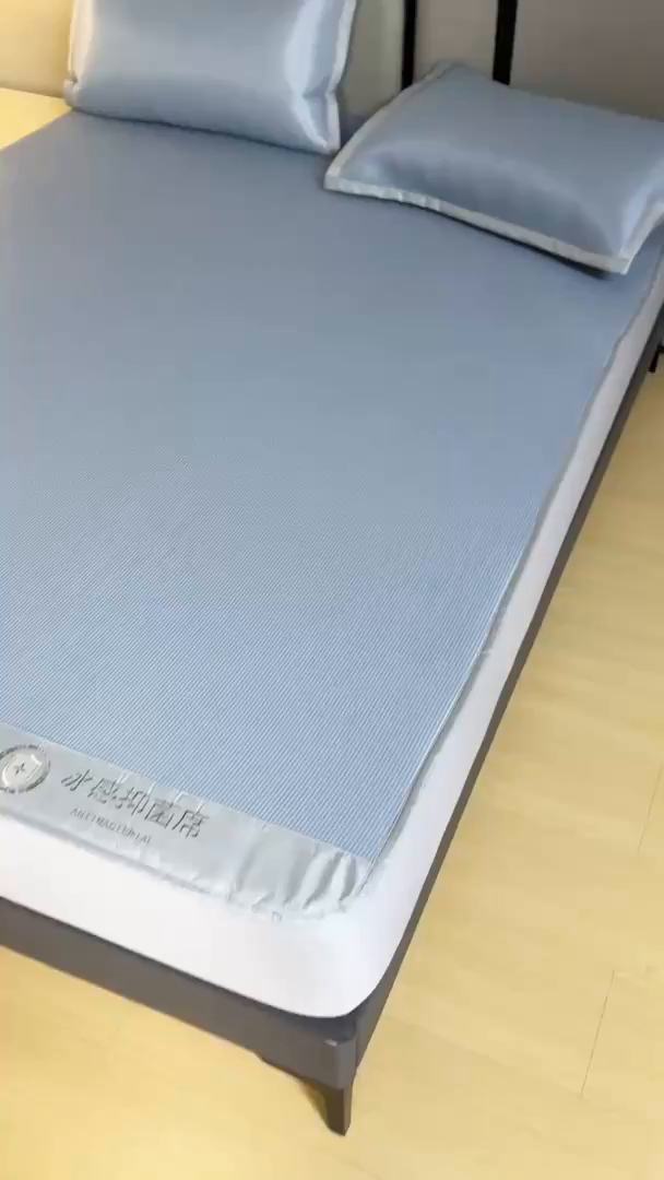 91家纺网 家纺一手货源 找家纺 乐窝家纺仓储 2026新款A类抗菌碳光冰丝席冰藤席床笠款加厚三明治复合凉席三件套学生宿舍两件套 天蓝-床笠款