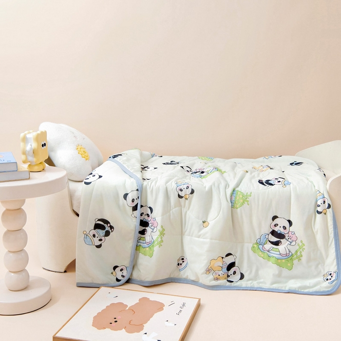 91家纺网 家纺一手货源 找家纺 鱼宝 2026春夏新款数码印花儿童凉感丝夏被夏凉被空调被 花园熊猫