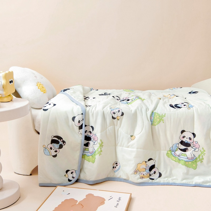 91家纺网 家纺一手货源 找家纺 鱼宝 2026春夏新款数码印花儿童凉感丝夏被夏凉被空调被 花园熊猫