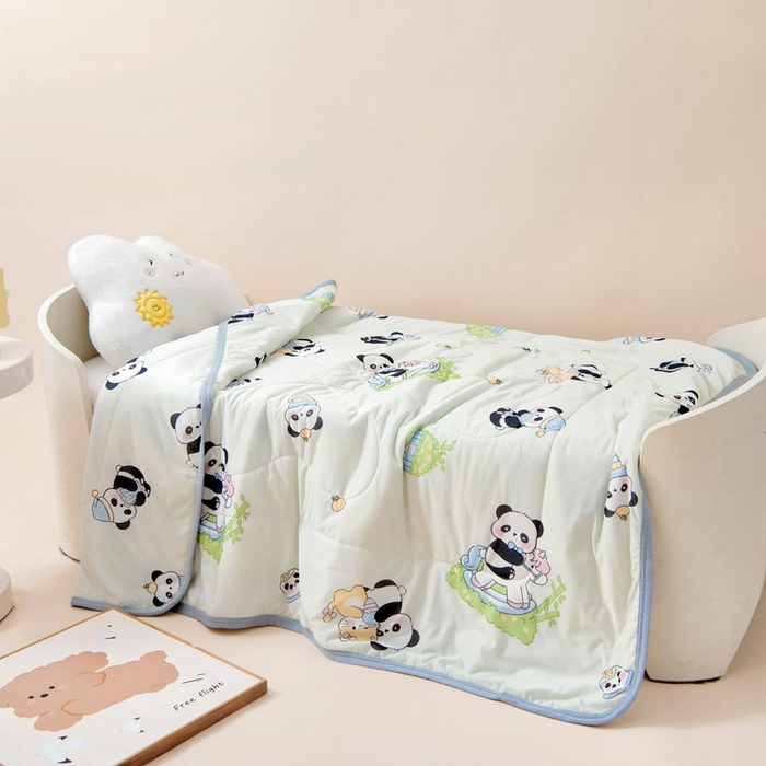91家纺网 家纺一手货源 找家纺 鱼宝 2026春夏新款数码印花儿童凉感丝夏被夏凉被空调被 花园熊猫