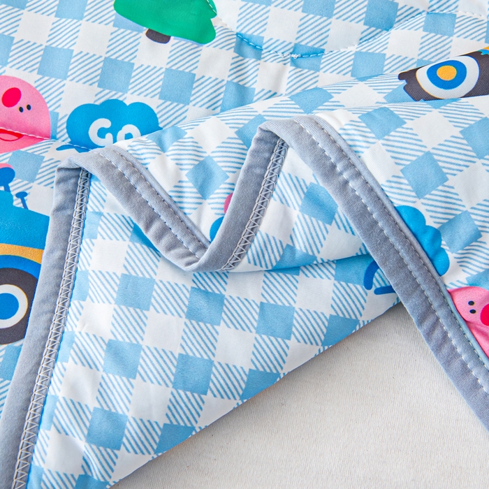 91家纺网 家纺一手货源 找家纺 鱼宝 2026春夏新款数码印花儿童凉感丝夏被夏凉被空调被 恐龙车队