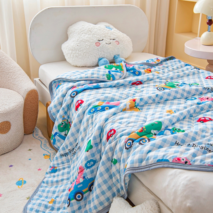 91家纺网 家纺一手货源 找家纺 鱼宝 2026春夏新款数码印花儿童凉感丝夏被夏凉被空调被 恐龙车队