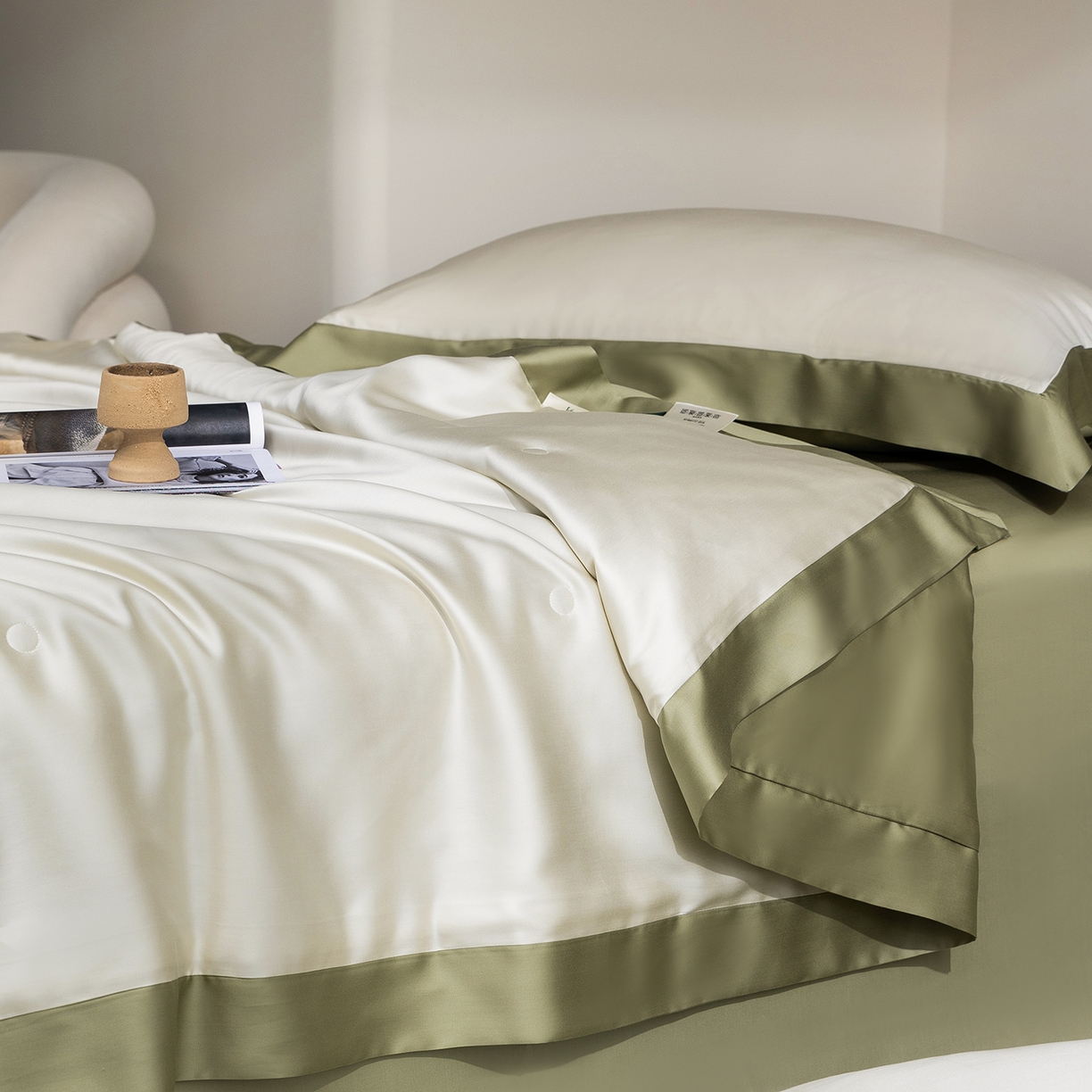 91家纺网 家纺一手货源 找家纺 佳汐蓝家纺 2026新款进口奥地利兰精天丝丝颜悦色-夏被四件套 瓷器绿