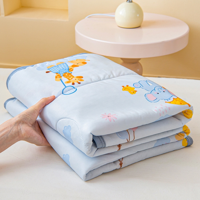 91家纺网 家纺一手货源 找家纺 鱼宝 2026春夏新款数码印花儿童凉感丝夏被夏凉被空调被 萌鹿小象