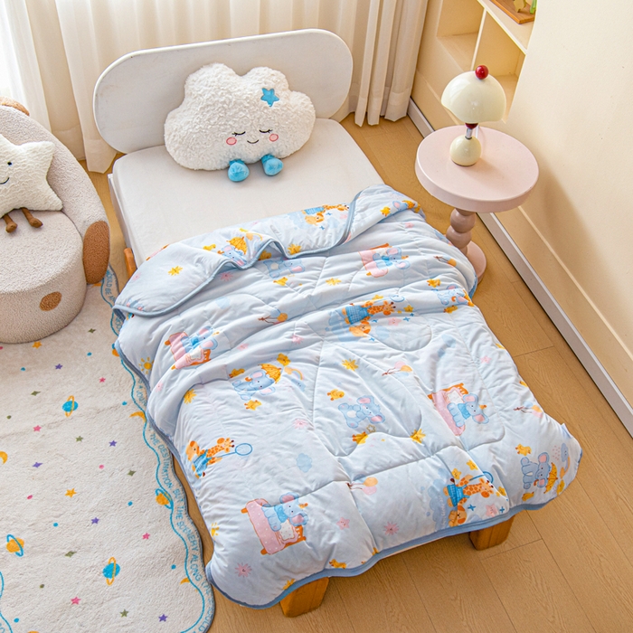 91家纺网 家纺一手货源 找家纺 鱼宝 2026春夏新款数码印花儿童凉感丝夏被夏凉被空调被 萌鹿小象