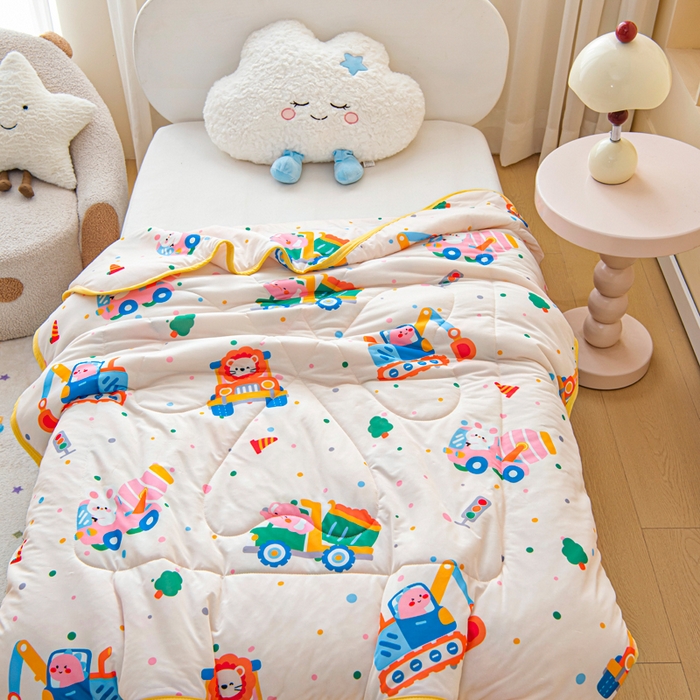 91家纺网 家纺一手货源 找家纺 鱼宝 2026春夏新款数码印花儿童凉感丝夏被夏凉被空调被 萌趣小车