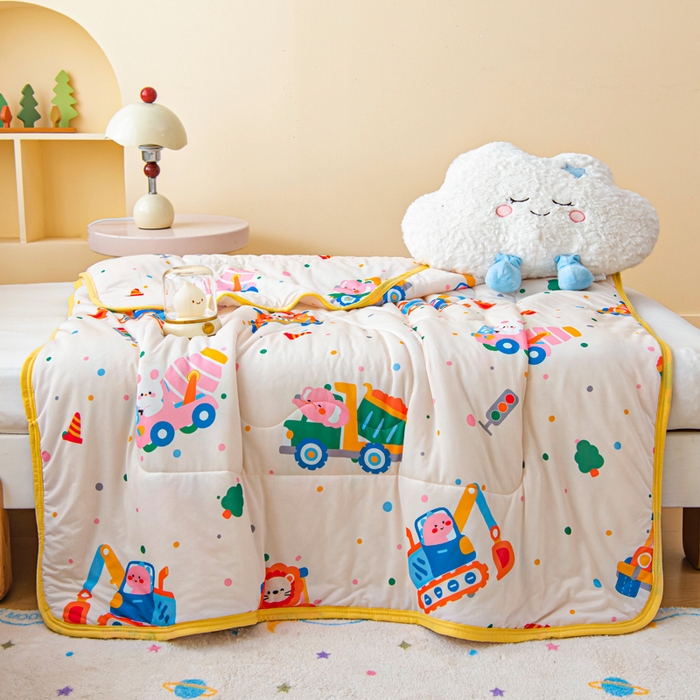 91家纺网 家纺一手货源 找家纺 鱼宝 2026春夏新款数码印花儿童凉感丝夏被夏凉被空调被 萌趣小车