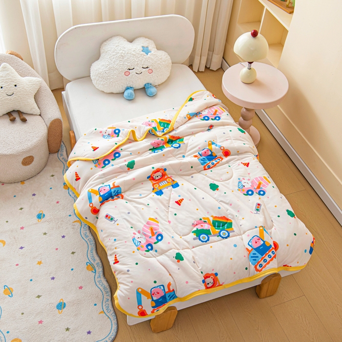 91家纺网 家纺一手货源 找家纺 鱼宝 2026春夏新款数码印花儿童凉感丝夏被夏凉被空调被 萌趣小车