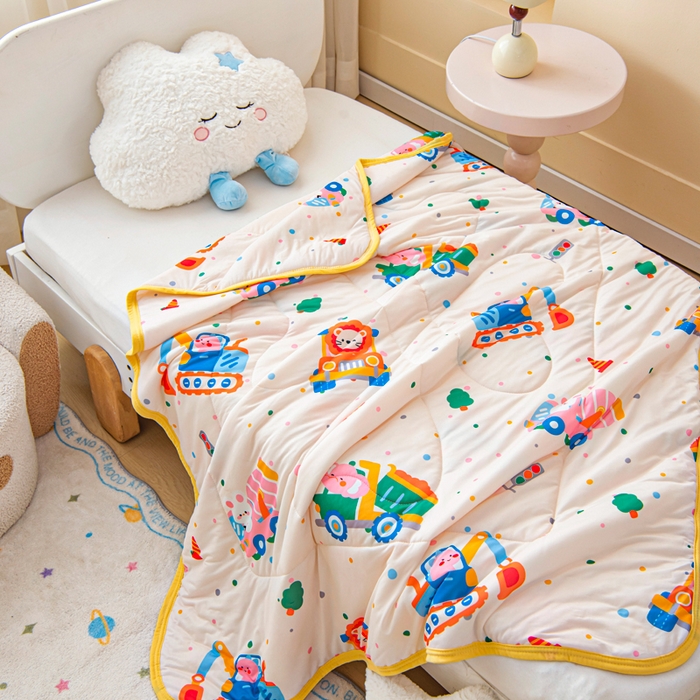 91家纺网 家纺一手货源 找家纺 鱼宝 2026春夏新款数码印花儿童凉感丝夏被夏凉被空调被 萌趣小车