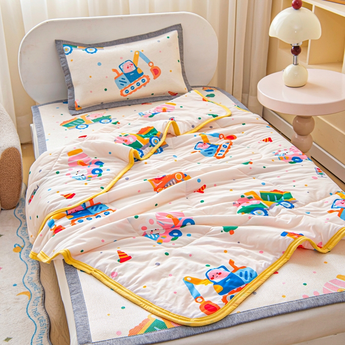91家纺网 家纺一手货源 找家纺 鱼宝 2026春夏新款数码印花儿童凉感丝夏被夏凉被空调被 萌趣小车