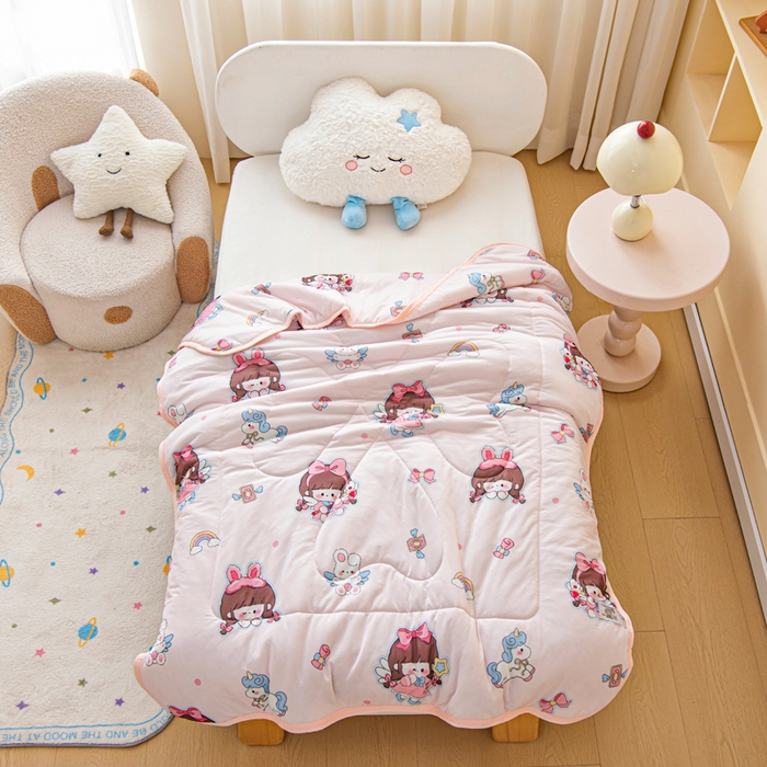 91家纺网 家纺一手货源 找家纺 鱼宝 2026春夏新款数码印花儿童凉感丝夏被夏凉被空调被 魔法公主