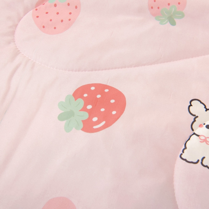 91家纺网 家纺一手货源 找家纺 鱼宝 2026春夏新款数码印花儿童凉感丝夏被夏凉被空调被 甜甜草莓