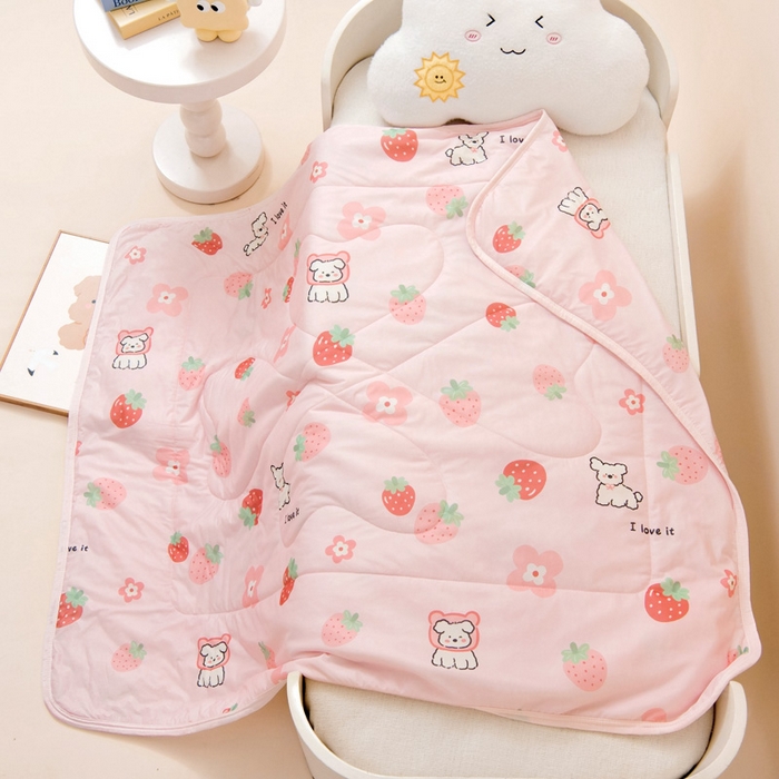 91家纺网 家纺一手货源 找家纺 鱼宝 2026春夏新款数码印花儿童凉感丝夏被夏凉被空调被 甜甜草莓