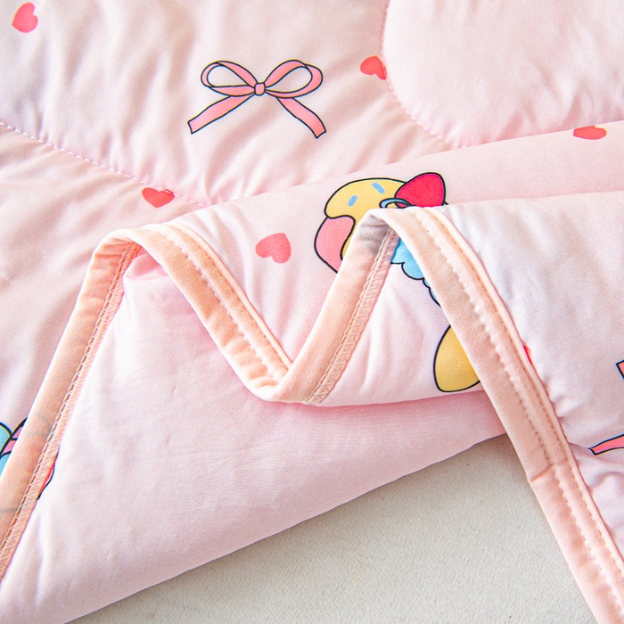 91家纺网 家纺一手货源 找家纺 鱼宝 2026春夏新款数码印花儿童凉感丝夏被夏凉被空调被 幸运小马