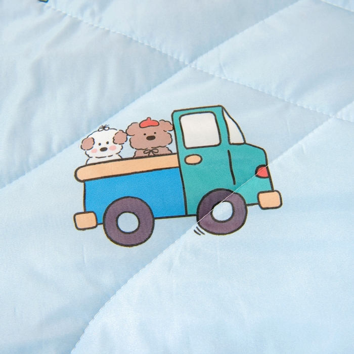 91家纺网 家纺一手货源 找家纺 鱼宝 2026春夏新款数码印花儿童凉感丝夏被夏凉被空调被 云朵巴士蓝