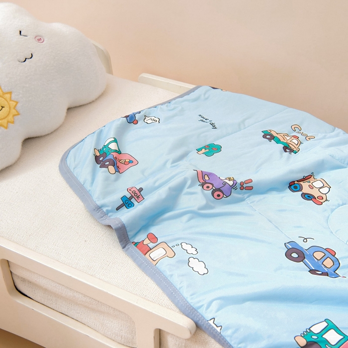 91家纺网 家纺一手货源 找家纺 鱼宝 2026春夏新款数码印花儿童凉感丝夏被夏凉被空调被 云朵巴士蓝