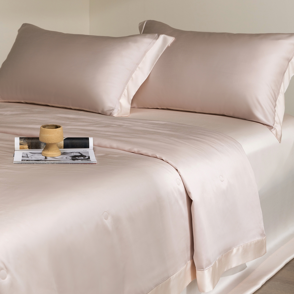 91家纺网 家纺一手货源 找家纺 佳汐蓝家纺 2026新款进口奥地利兰精天丝丝颜悦色-夏被四件套 缦豆沙