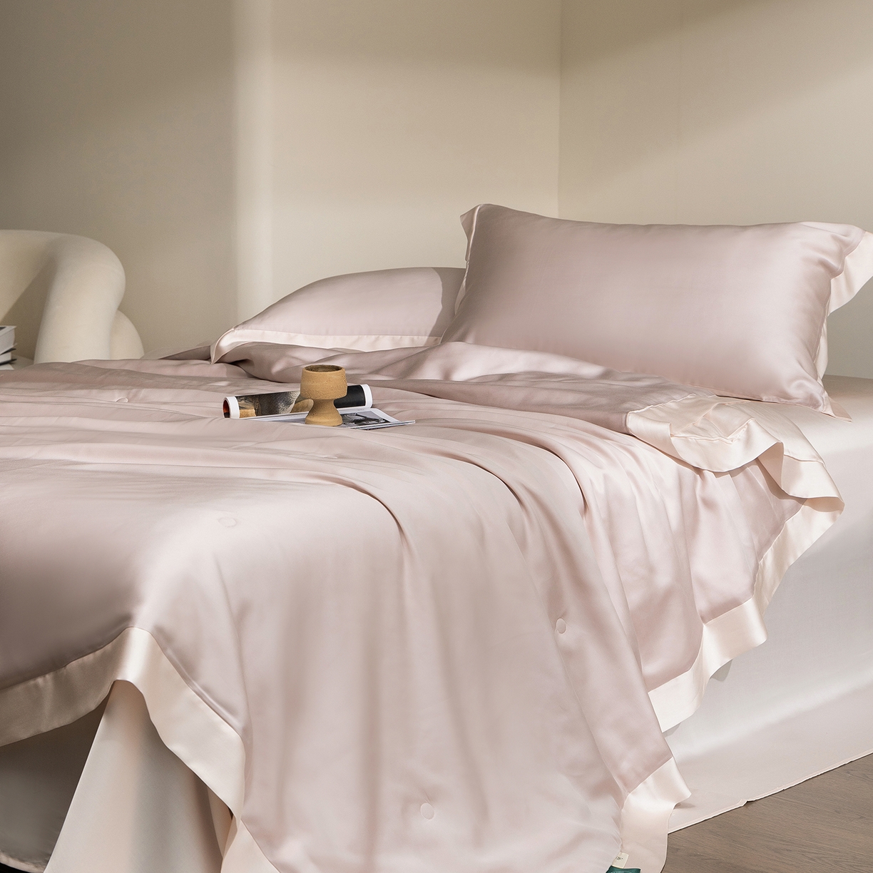 91家纺网 家纺一手货源 找家纺 佳汐蓝家纺 2026新款进口奥地利兰精天丝丝颜悦色-夏被四件套 缦豆沙