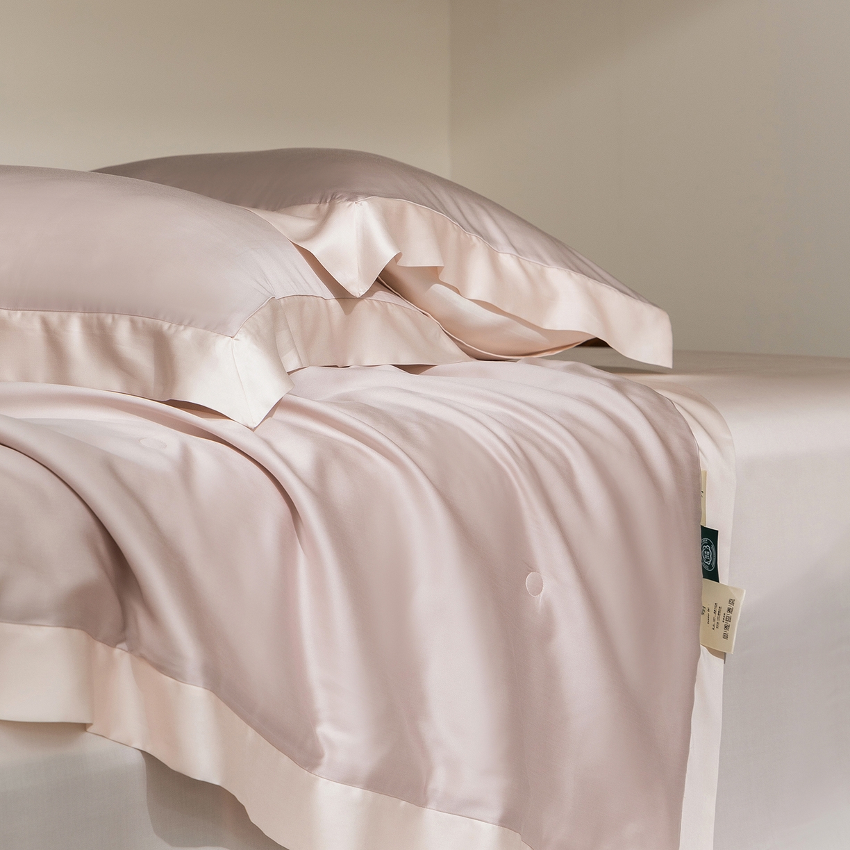 91家纺网 家纺一手货源 找家纺 佳汐蓝家纺 2026新款进口奥地利兰精天丝丝颜悦色-夏被四件套 缦豆沙