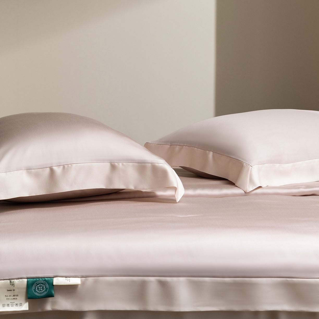 91家纺网 家纺一手货源 找家纺 佳汐蓝家纺 2026新款进口奥地利兰精天丝丝颜悦色-夏被四件套 缦豆沙