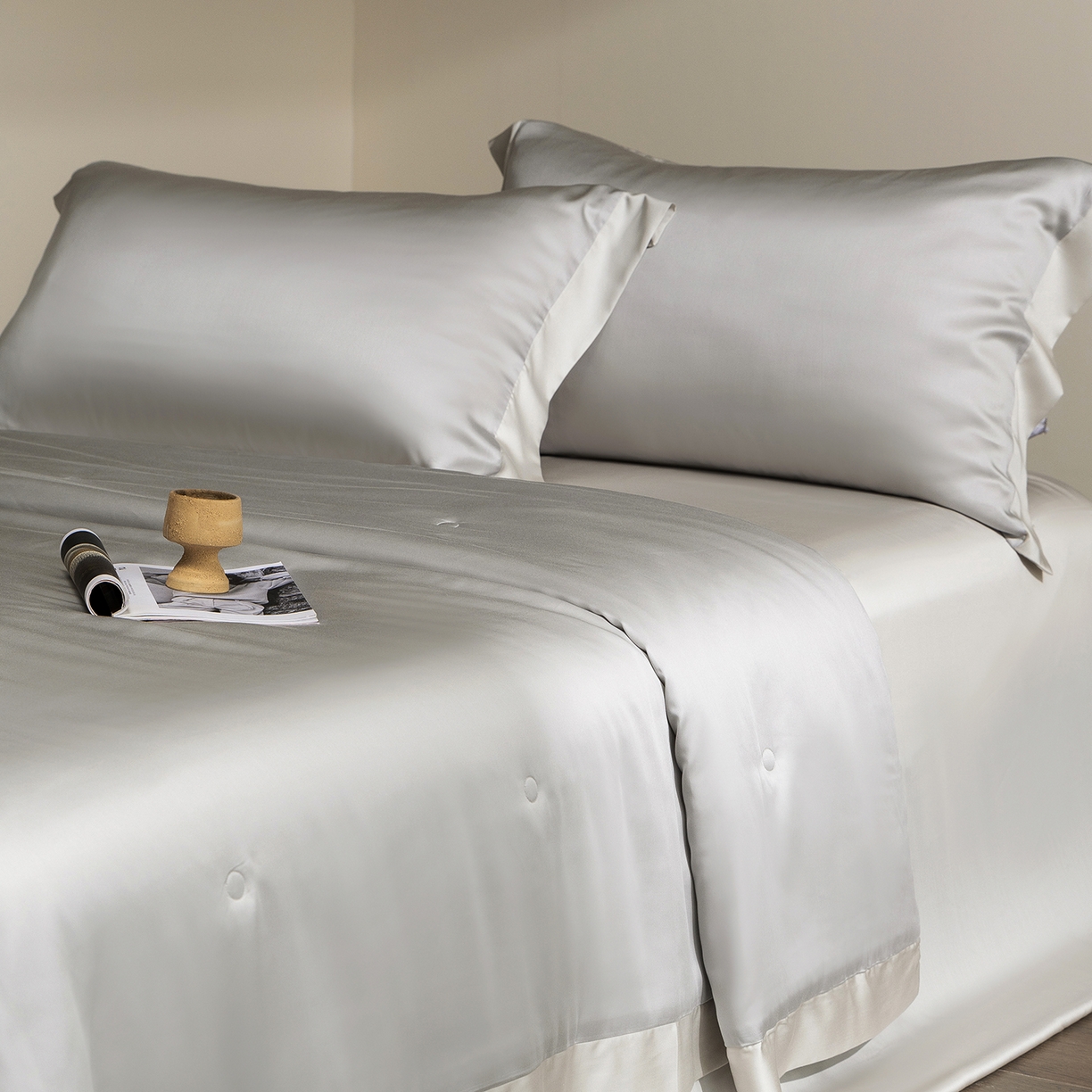 91家纺网 家纺一手货源 找家纺 佳汐蓝家纺 2026新款进口奥地利兰精天丝丝颜悦色-夏被四件套 水晶灰