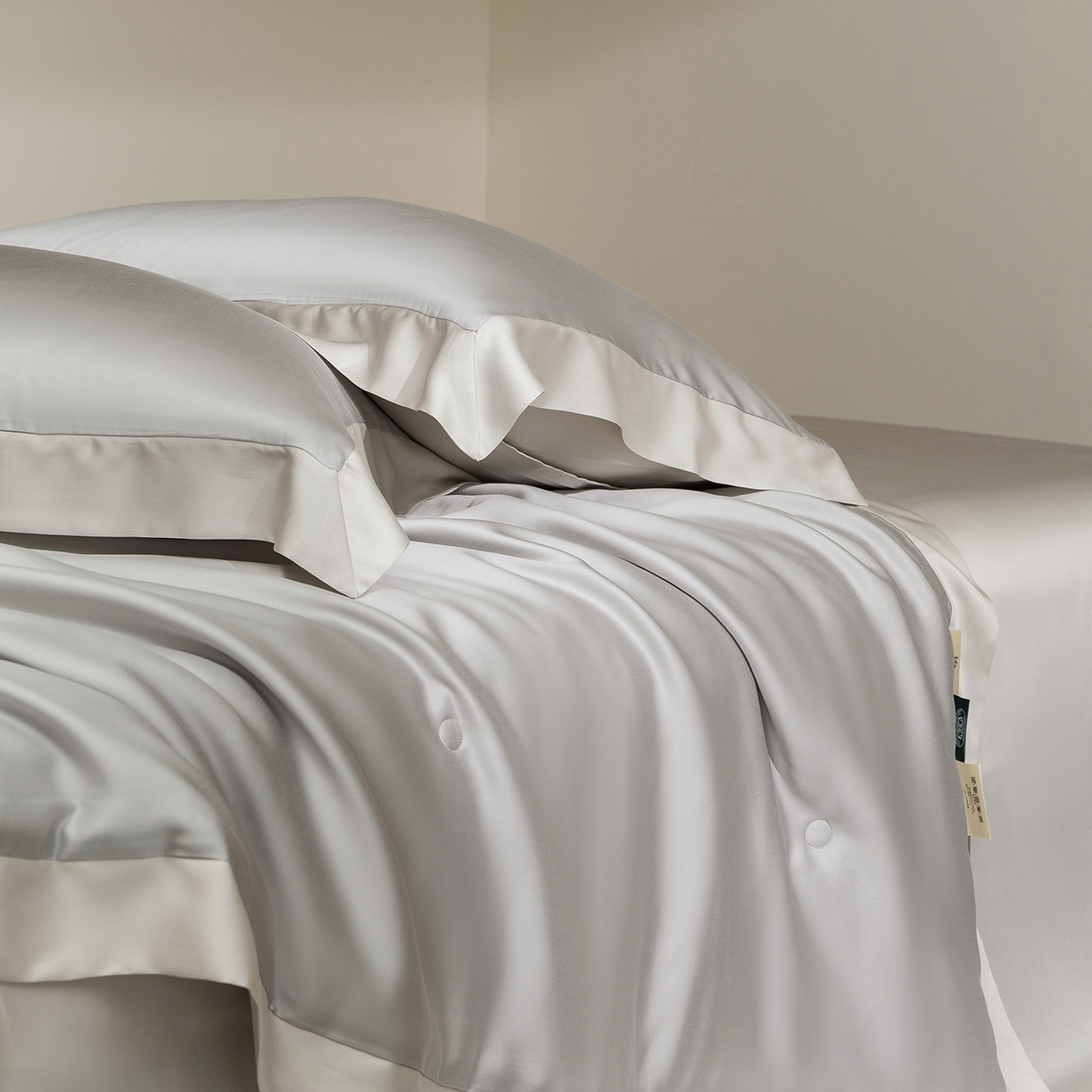 91家纺网 家纺一手货源 找家纺 佳汐蓝家纺 2026新款进口奥地利兰精天丝丝颜悦色-夏被四件套 水晶灰