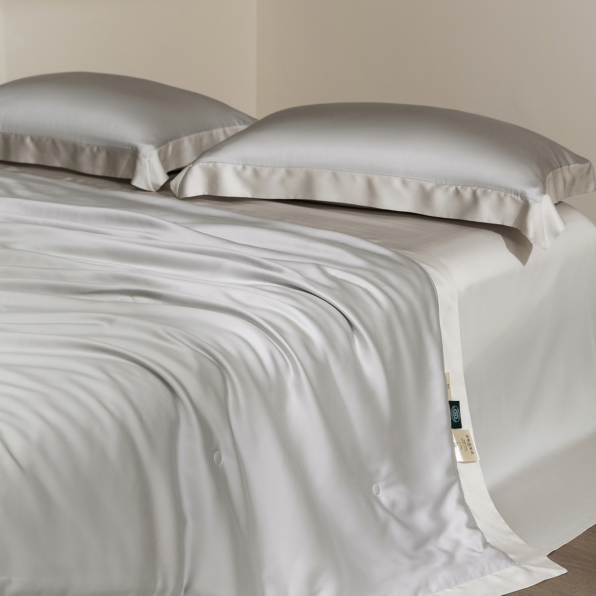 91家纺网 家纺一手货源 找家纺 佳汐蓝家纺 2026新款进口奥地利兰精天丝丝颜悦色-夏被四件套 水晶灰