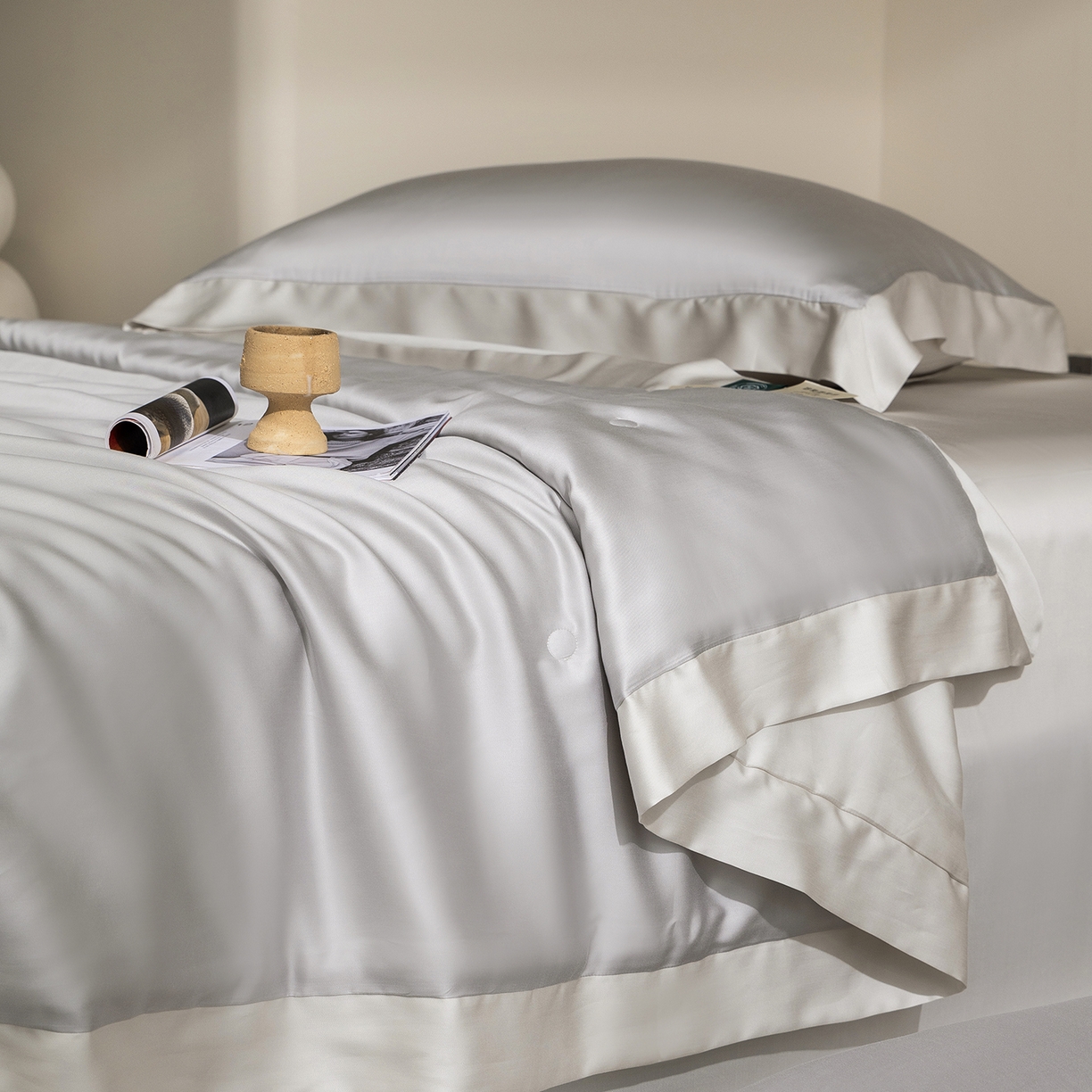 91家纺网 家纺一手货源 找家纺 佳汐蓝家纺 2026新款进口奥地利兰精天丝丝颜悦色-夏被四件套 水晶灰