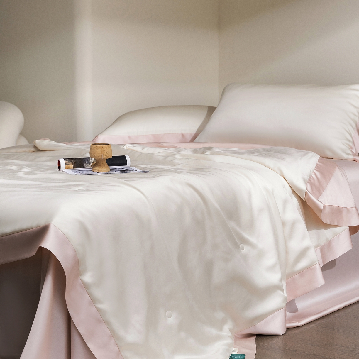 91家纺网 家纺一手货源 找家纺 佳汐蓝家纺 2026新款进口奥地利兰精天丝丝颜悦色-夏被四件套 杏云粉