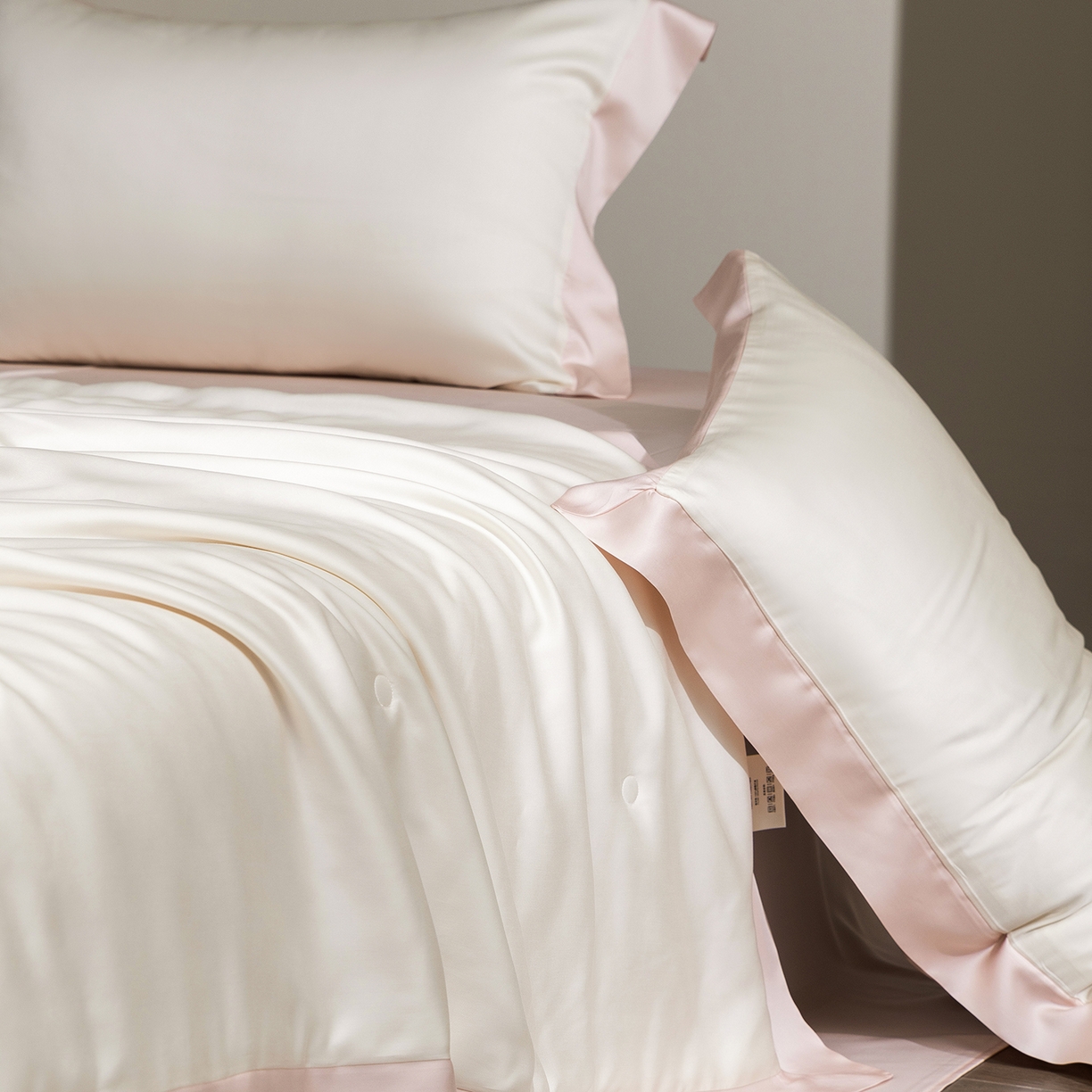 91家纺网 家纺一手货源 找家纺 佳汐蓝家纺 2026新款进口奥地利兰精天丝丝颜悦色-夏被四件套 杏云粉