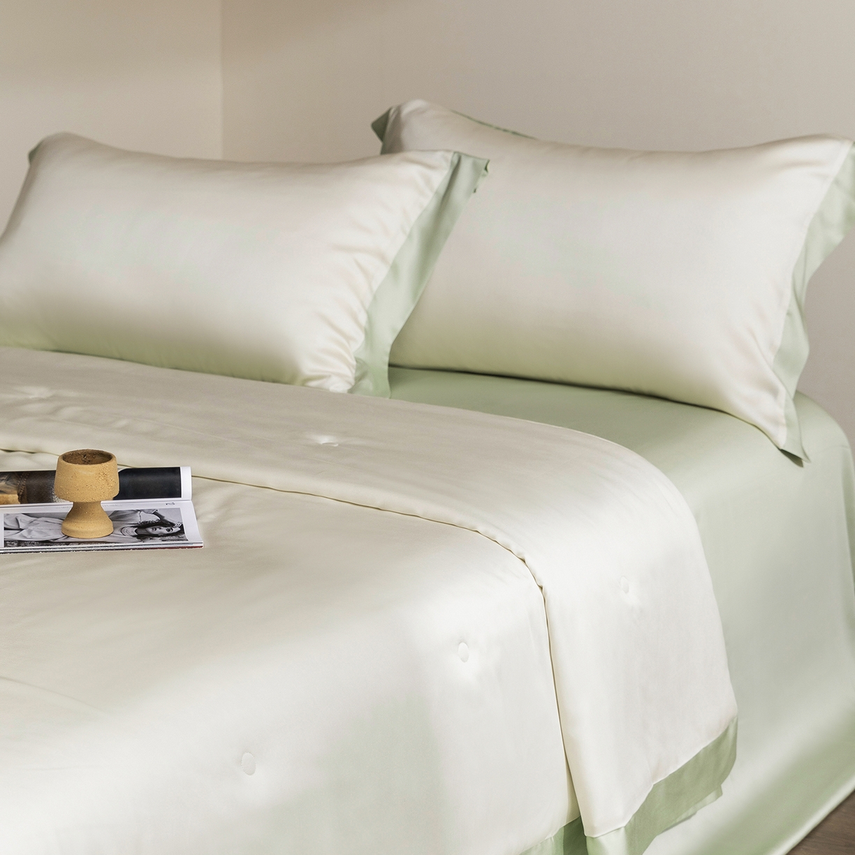 91家纺网 家纺一手货源 找家纺 佳汐蓝家纺 2026新款进口奥地利兰精天丝丝颜悦色-夏被四件套 杏云绿