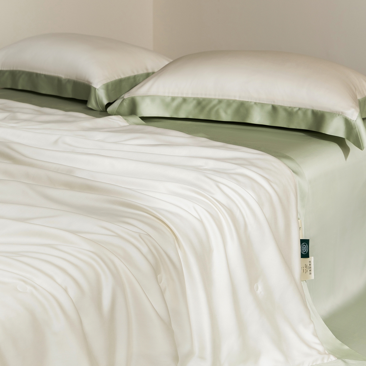 91家纺网 家纺一手货源 找家纺 佳汐蓝家纺 2026新款进口奥地利兰精天丝丝颜悦色-夏被四件套 杏云绿