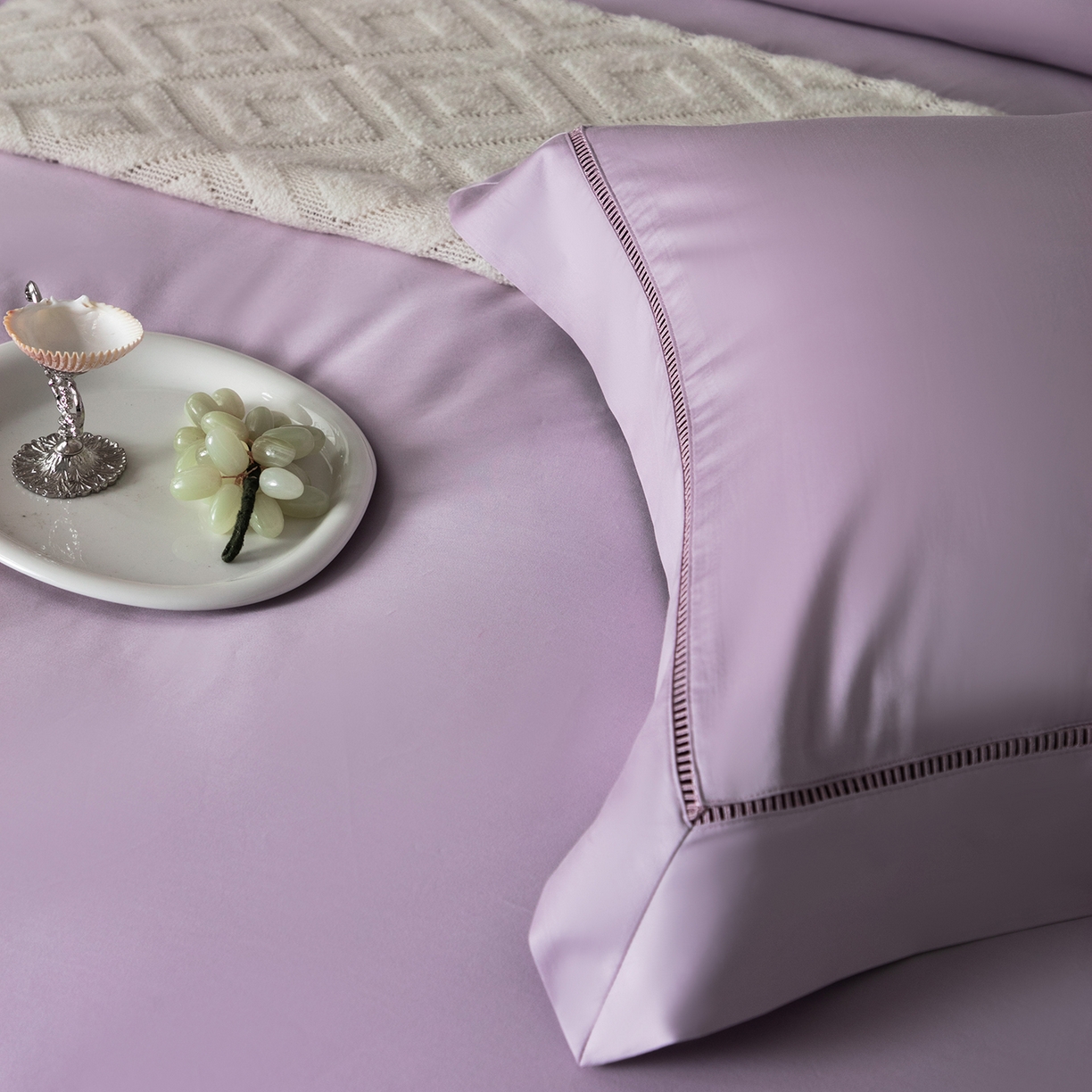 91家纺网 家纺一手货源 找家纺 佳汐蓝家纺 2026新款100支臻棉玲珑系列小镂空款四件套 玲珑-丁香紫