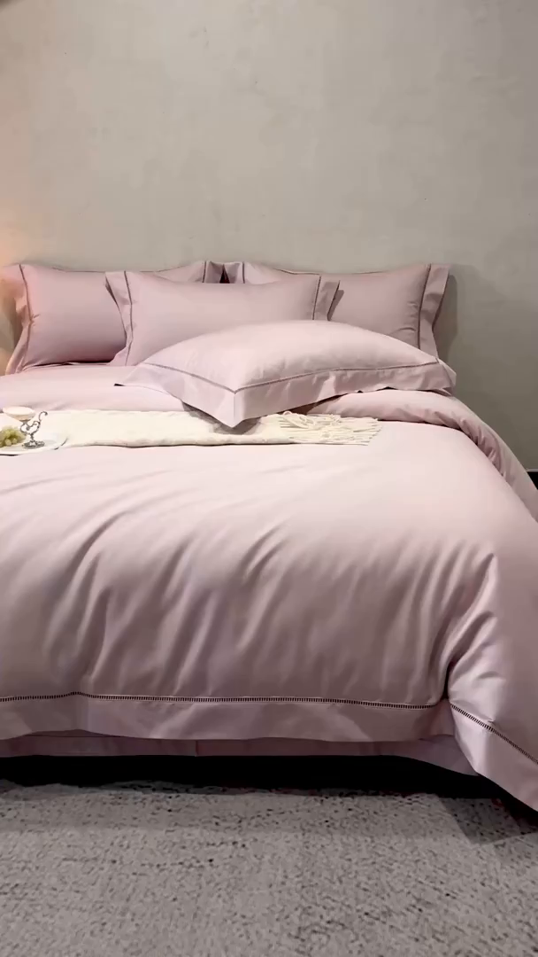 91家纺网 家纺一手货源 找家纺 佳汐蓝家纺 2026新款100支臻棉玲珑系列小镂空款四件套 玲珑-落樱粉