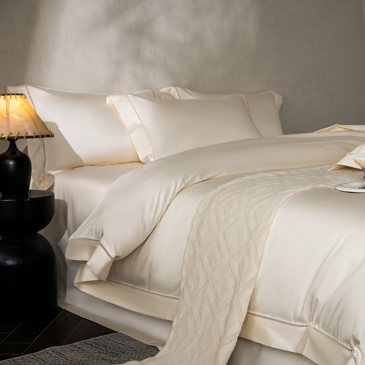 91家纺网 家纺一手货源 找家纺 佳汐蓝家纺 2026新款100支臻棉玲珑系列小镂空款四件套 玲珑-奶白