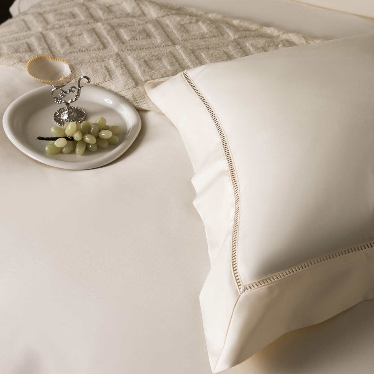 91家纺网 家纺一手货源 找家纺 佳汐蓝家纺 2026新款100支臻棉玲珑系列小镂空款四件套 玲珑-奶白