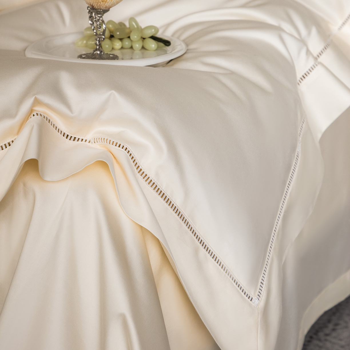 91家纺网 家纺一手货源 找家纺 佳汐蓝家纺 2026新款100支臻棉玲珑系列小镂空款四件套 玲珑-奶白