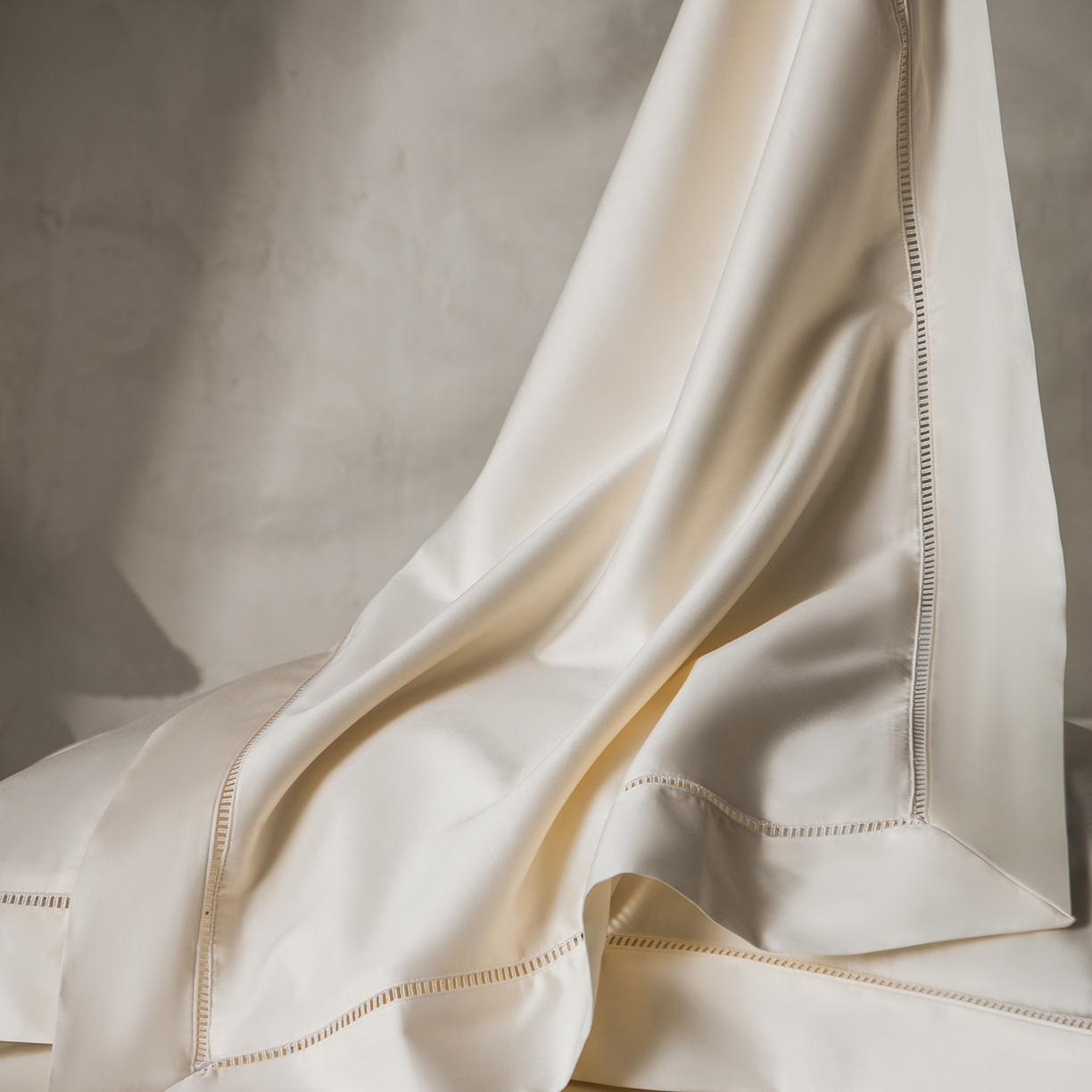 91家纺网 家纺一手货源 找家纺 佳汐蓝家纺 2026新款100支臻棉玲珑系列小镂空款四件套 玲珑-奶白